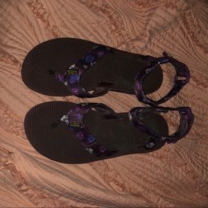 tevas size 7